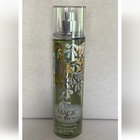 Bath & Body Works Magic In The Air 8 OZ Fine Fragrance Mist - Picture 2 of 3